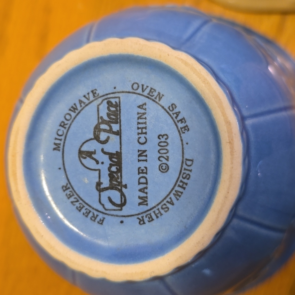 4 Small Ceramic Mixing Baking Bowls by "A Special Place" - Picture 8 of 8